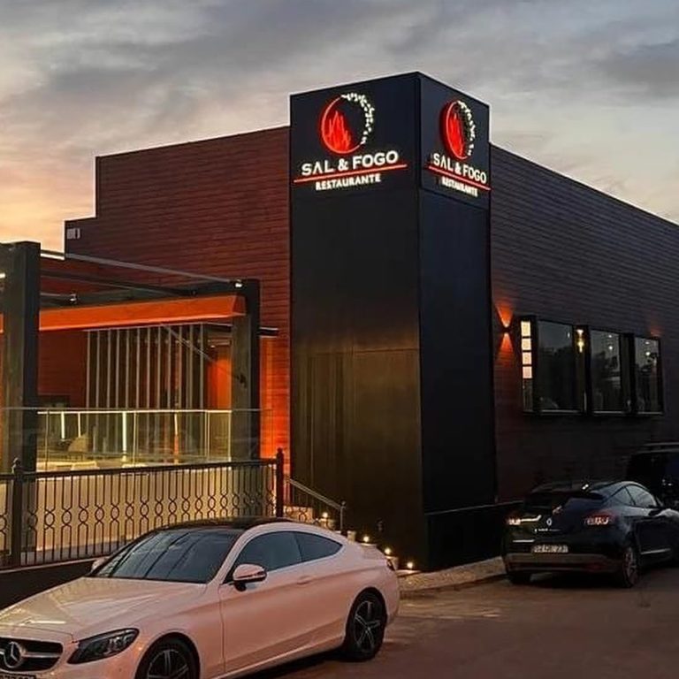 Letras recortadas em Dibond para restaurante Sal e Fogo em vilamoura