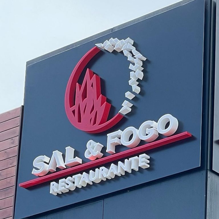 Letras recortadas em Dibond para restaurante Sal e Fogo em vilamoura